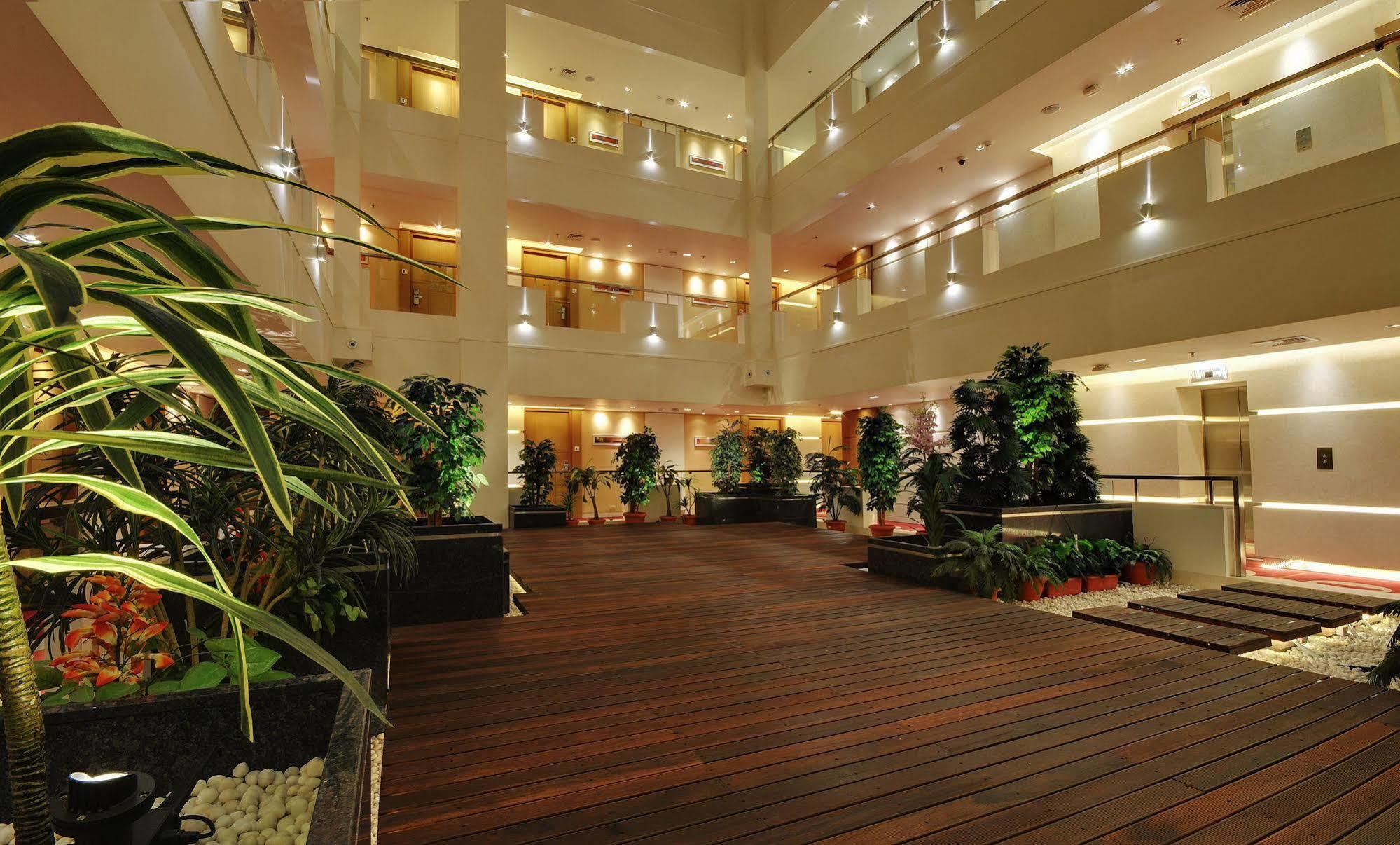 Hotel Platinum Rádzskot Kültér fotó