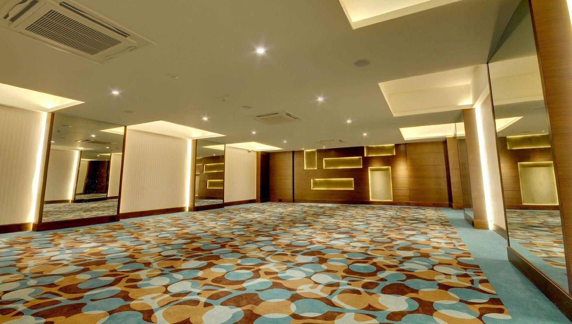 Hotel Platinum Rádzskot Kültér fotó