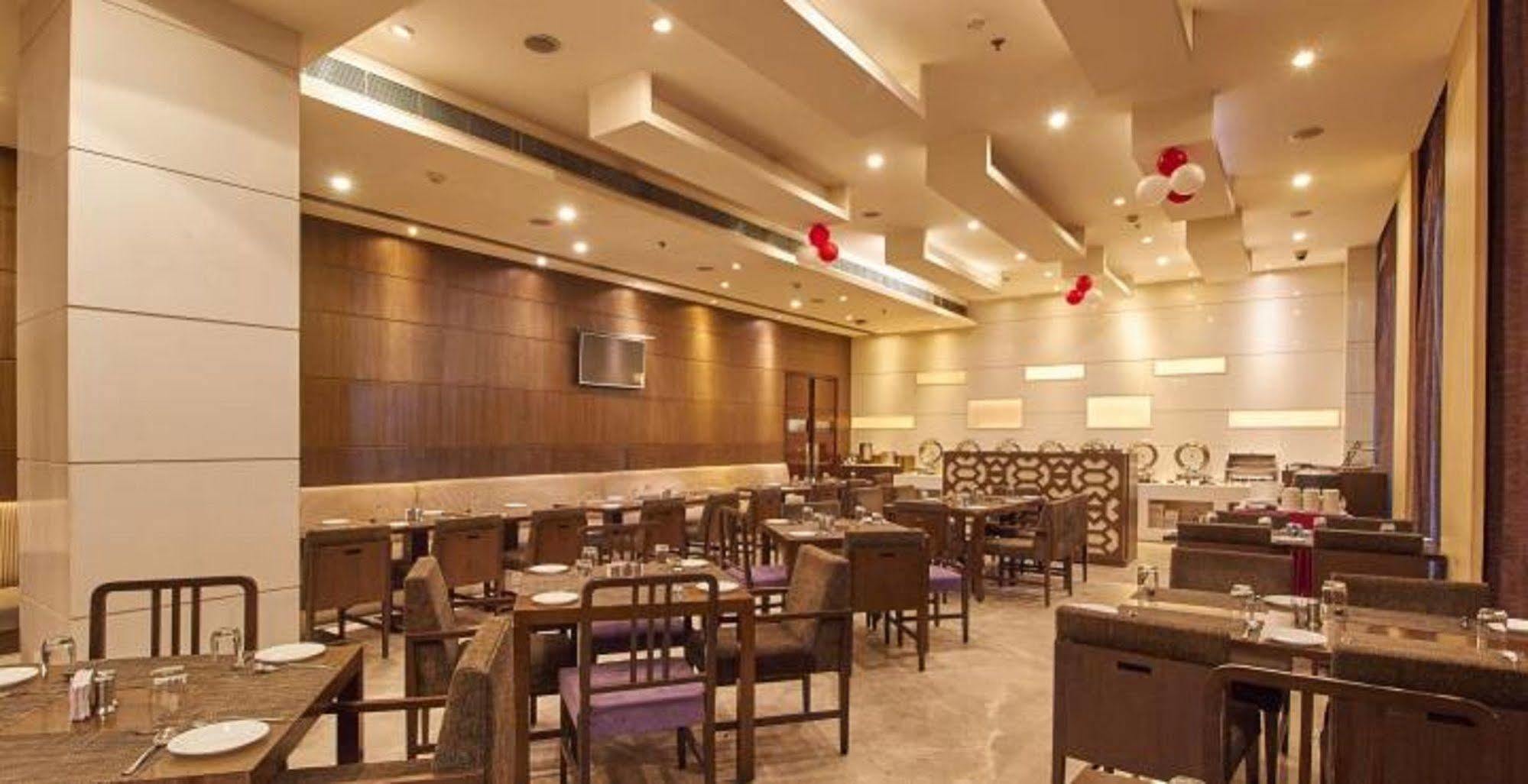 Hotel Platinum Rádzskot Kültér fotó