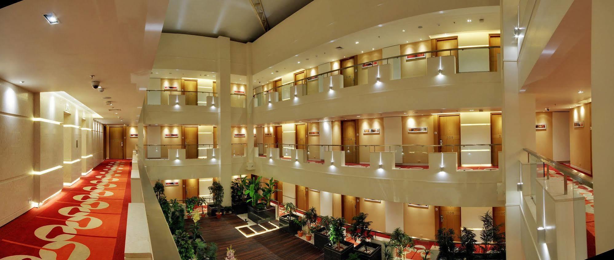 Hotel Platinum Rádzskot Kültér fotó