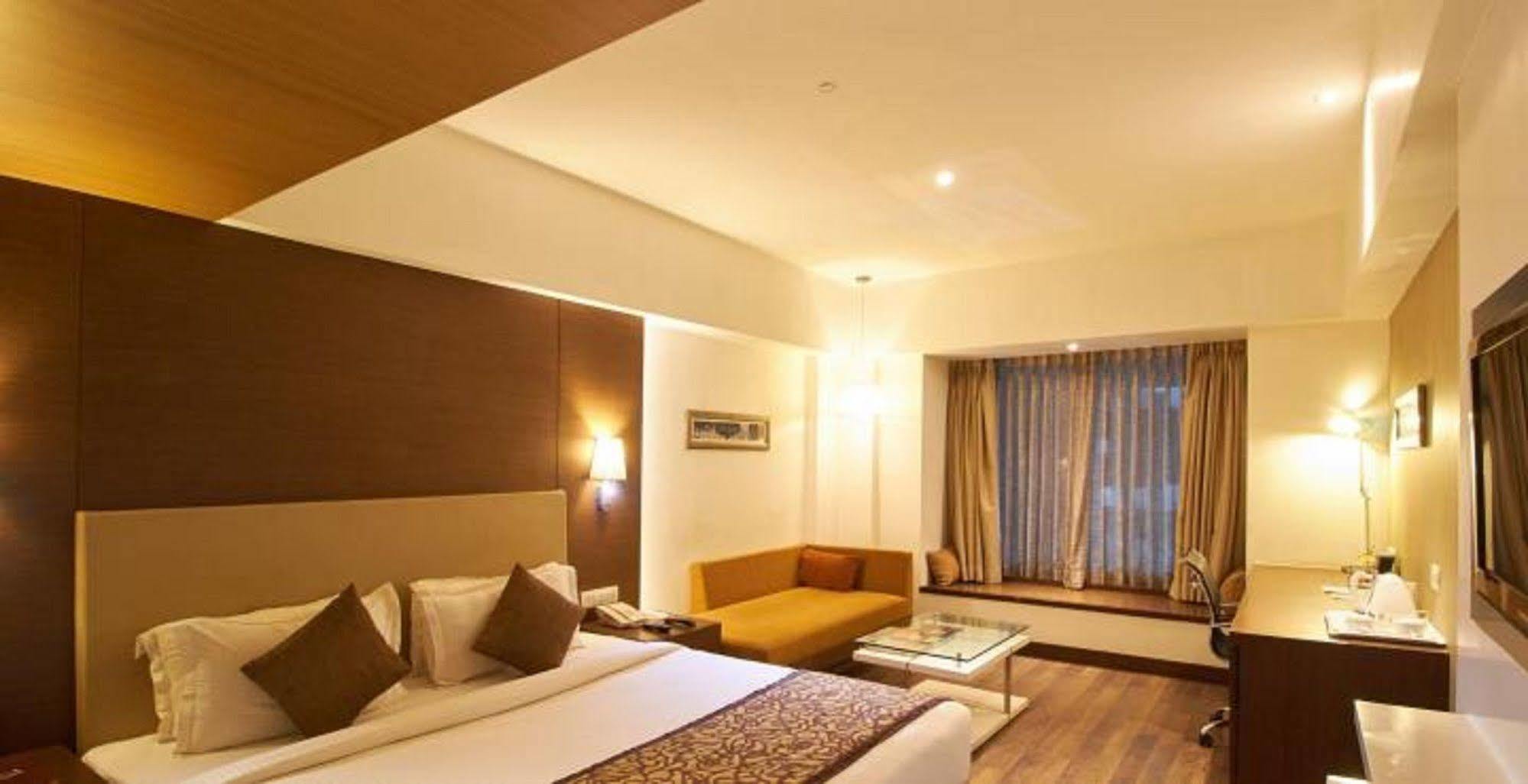 Hotel Platinum Rádzskot Kültér fotó