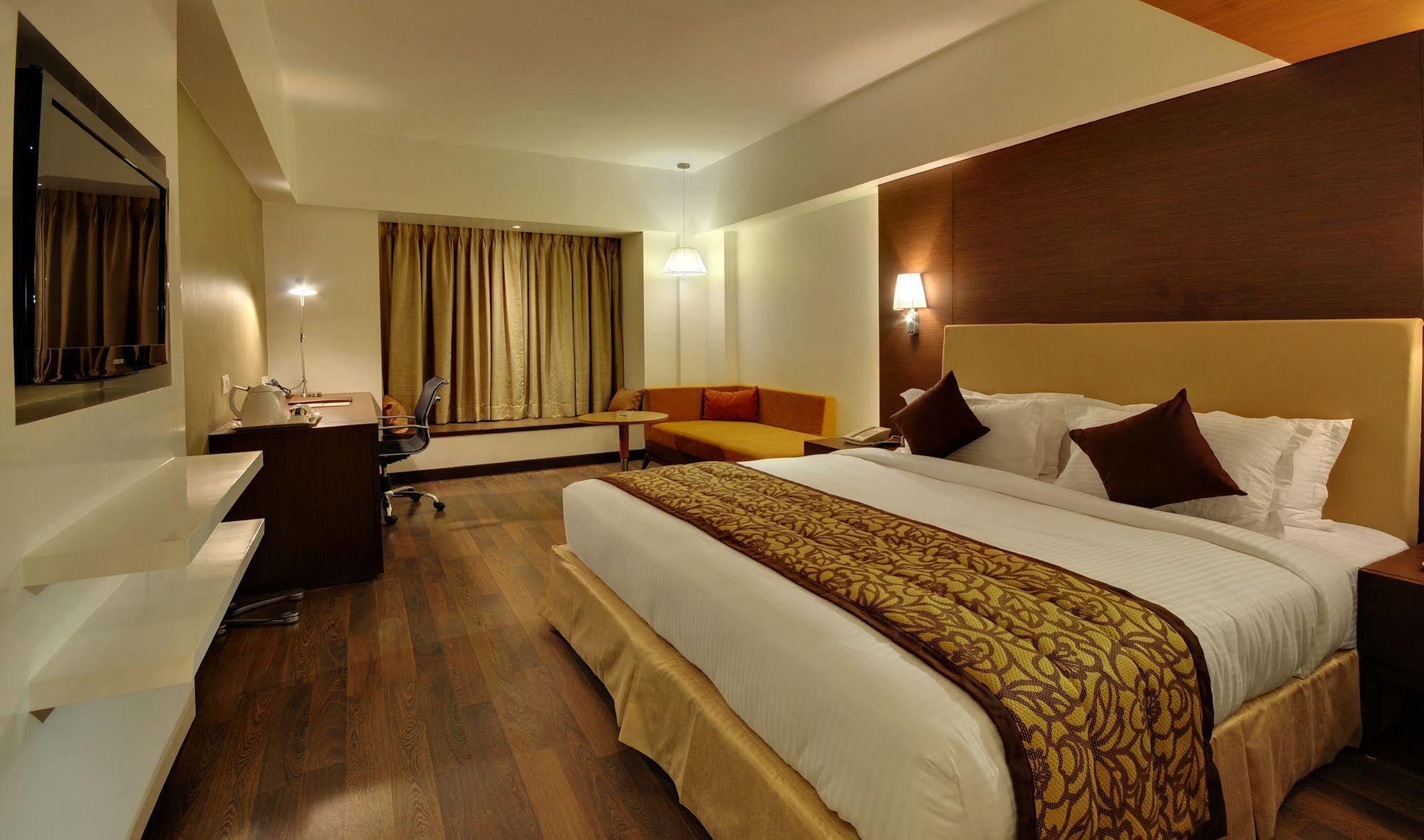 Hotel Platinum Rádzskot Kültér fotó