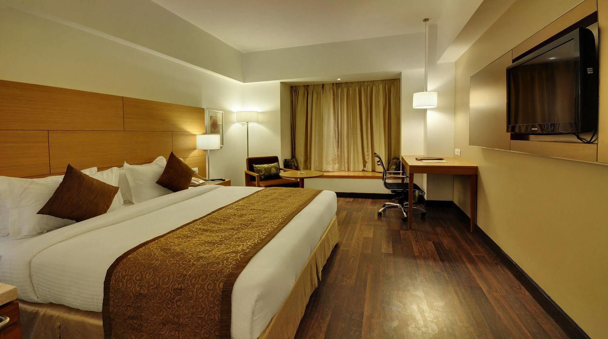Hotel Platinum Rádzskot Kültér fotó